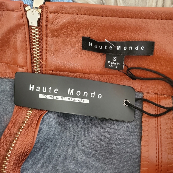 Haute Monde Leather Skirt - Picture 5 of 6